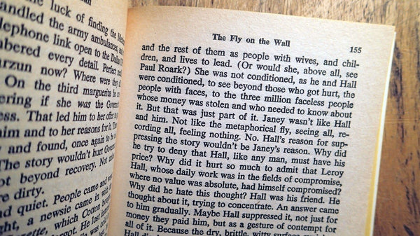 The Fly On The Wall Hillerman, Tony - Wide World Maps & MORE!