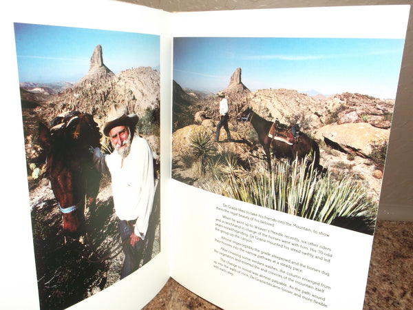 The World of De Grazia: An Artist of the American Southwest Harry Redl; Buck Saunders and Gary Avey - Wide World Maps & MORE!
